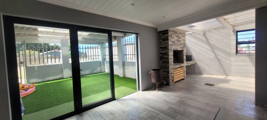 3 Bedroom Property for Sale in Levallia Western Cape